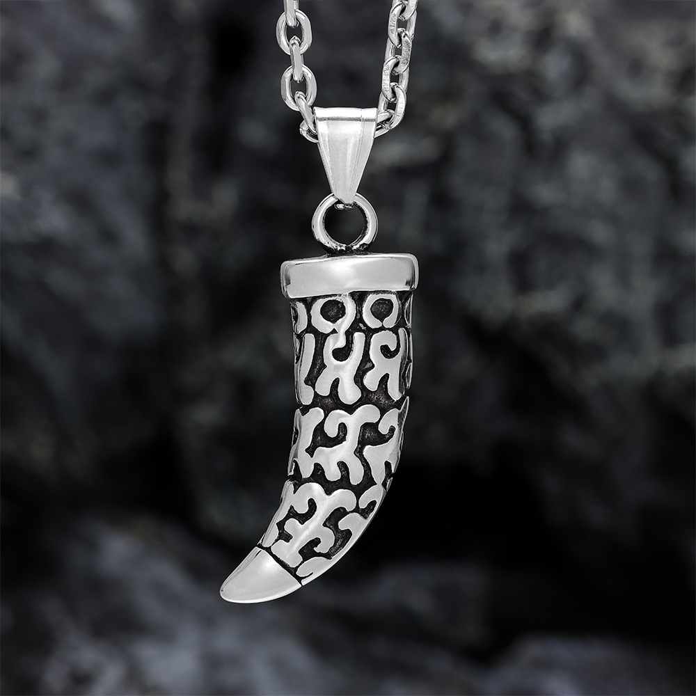 Fang Cloud Pattern Pendant